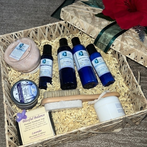 NWT - BLISSFUL BALANCE - bath and spa package - Picture 1 of 5
